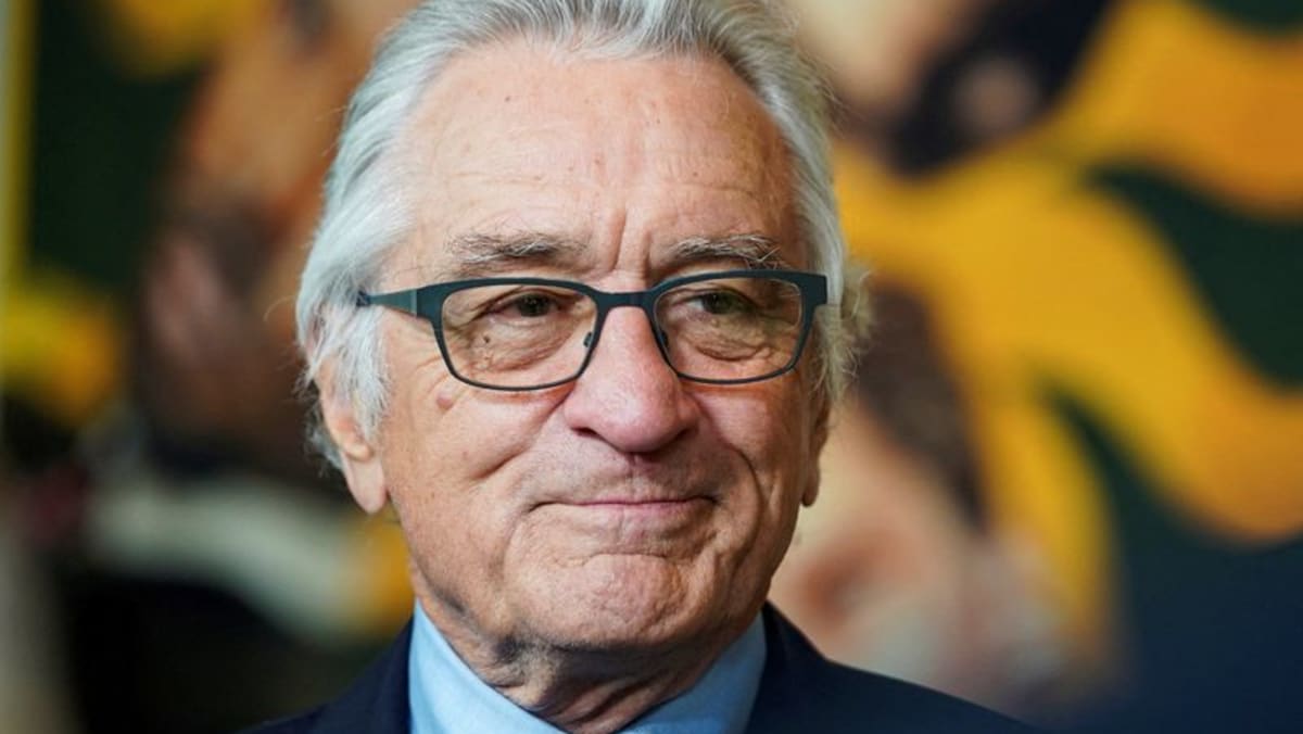 Woman arrested stealing gifts from under Robert De Niro’s Christmas tree Woman arrested stealing gifts from under Robert De Niro’s Christmas tree