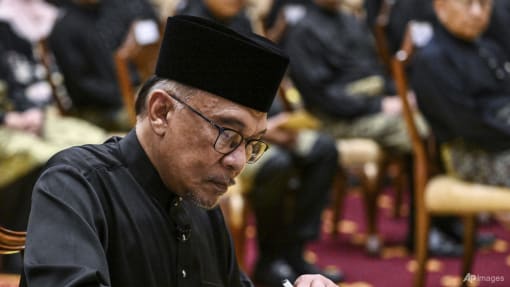PM Lee congratulates new Malaysian PM Anwar, says both countries should work together to face challenges