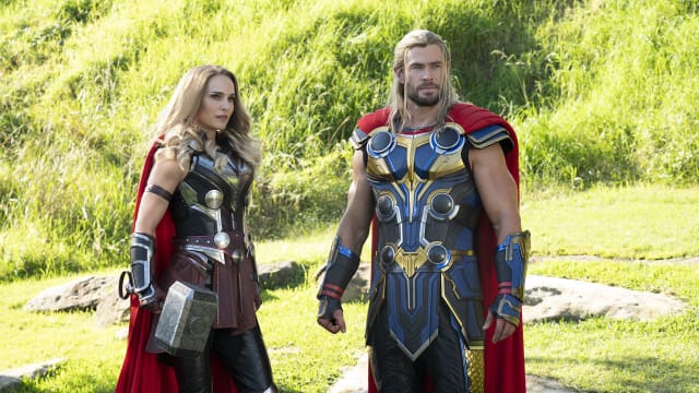【满城三带黄金甲】“Thor: Love and Thunder”：搞笑者、女力者、屠神者齐聚一堂