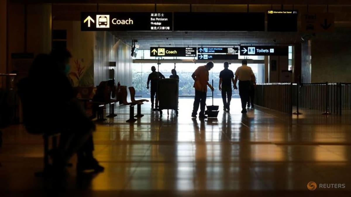 8 traveler dalam penyelidikan karena membuat pernyataan palsu dalam aplikasi notifikasi stay-at-home