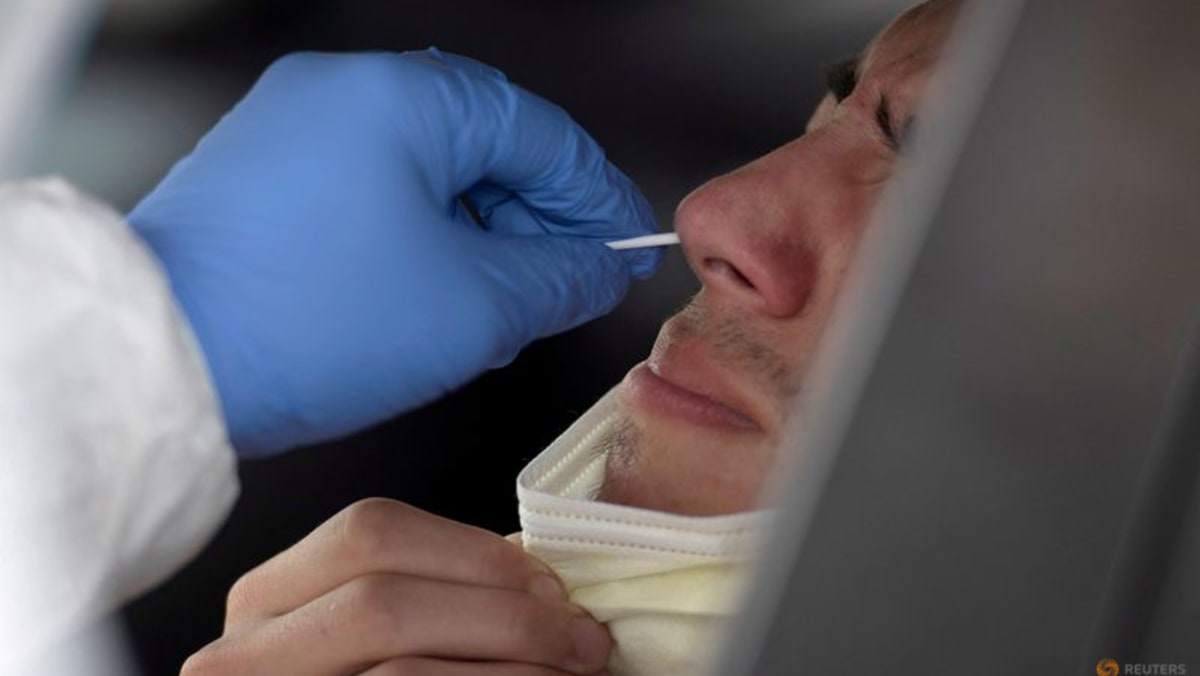 Tes usap hidung cepat untuk COVID-19 mungkin tidak mendeteksi Omicron dengan cukup cepat, kata pakar