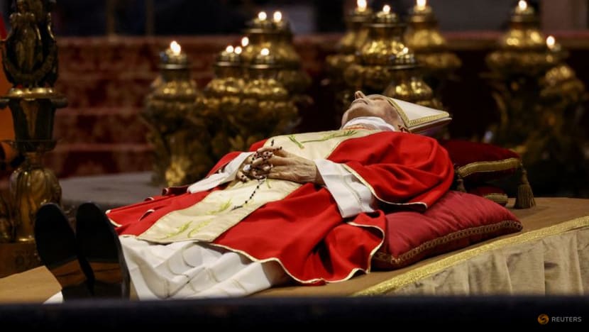 Benedict funeral to be similar to that of reigning popes Benedict funeral to be similar to that of reigning popes