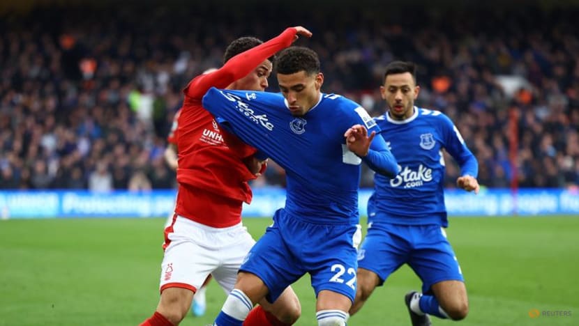 Johnson double earns Forest 2-2 draw with struggling Everton