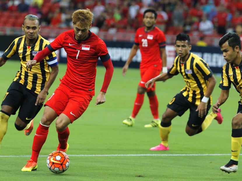 Singapore winger Gabriel Quek trying to find an opening during the Causeway Challenge between Singapore and Malaysia at the National Stadium, Oct 7 2016. Photo: Ernest Chua/TODAY