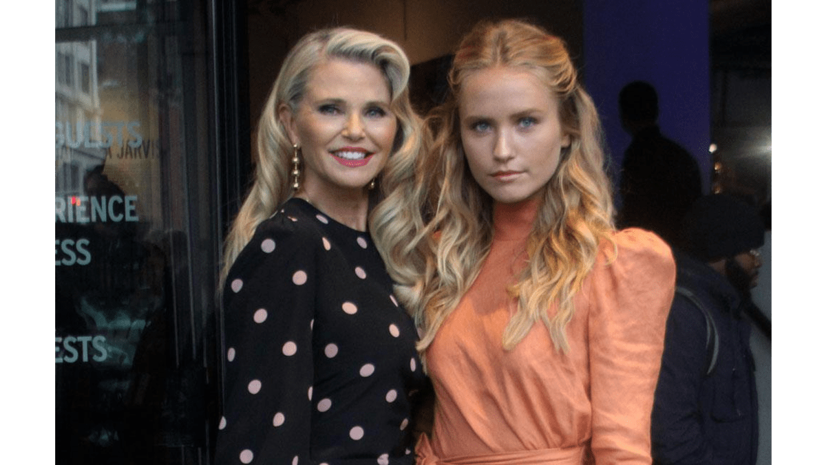 Christie Brinkley replaced by daughter on DWTS 8days