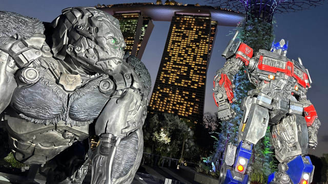 亚洲第一站！巨型“Transformers”雕像登陆滨海湾花园
