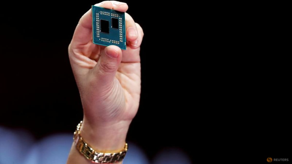 Pendapatan AMD melampaui target, Wall St menyoroti prospek suram Intel