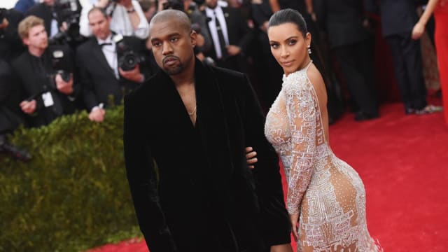 与Kim Kardashian 7年婚姻正式结束！Kanye West每月得付27万抚养费