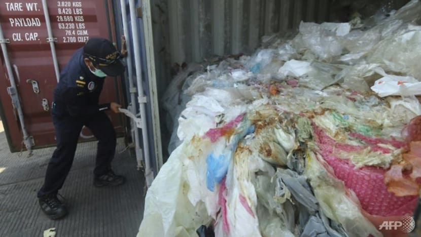 Indonesia returns containers of waste to France, Hong Kong Indonesia returns containers of waste to France, Hong Kong