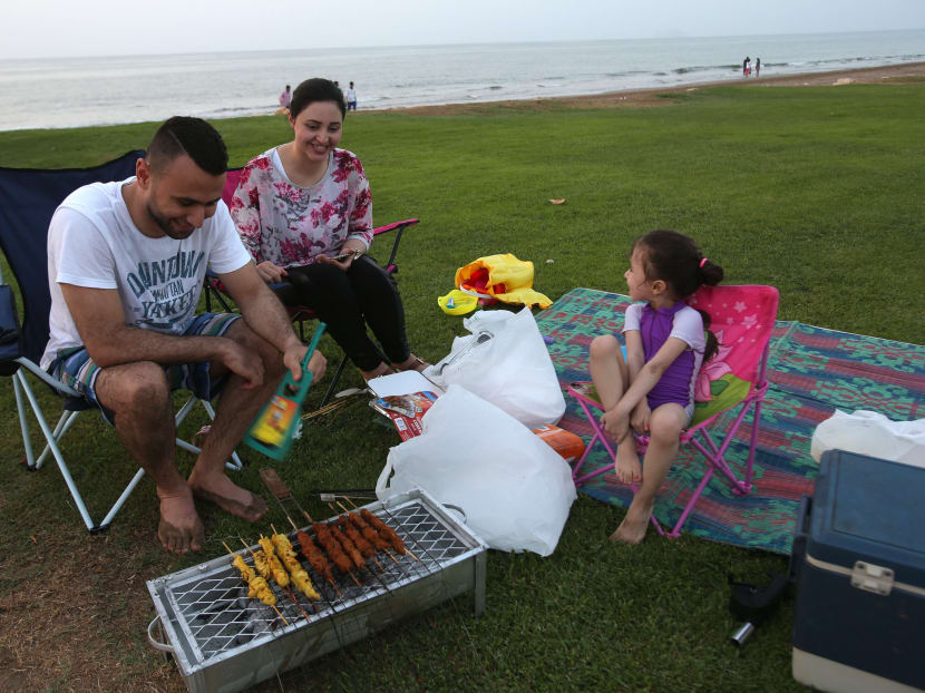 An Egyptian family gathers to break its fast at the beach in the Omani capital Muscat on June 17, 2016 during the Muslim holy month of Ramadan. Photo: AFP