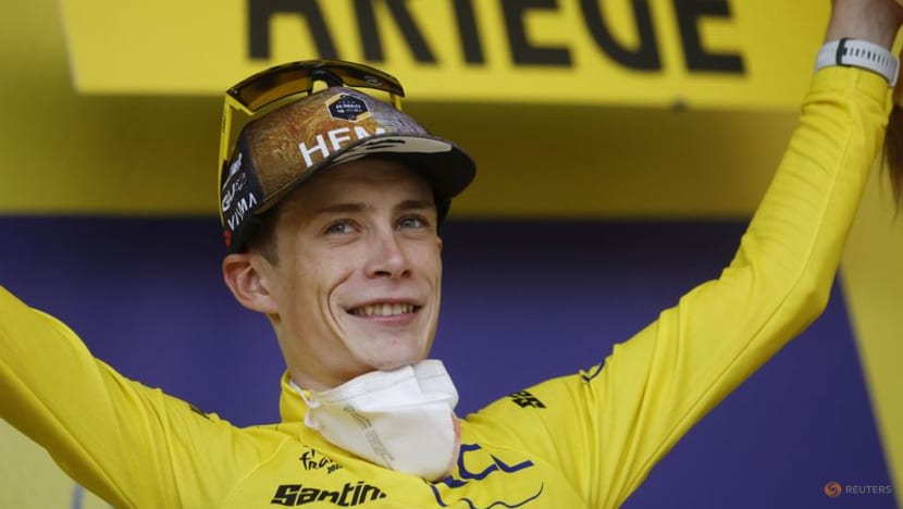 Vingegaard shadows Pogacar to stay in control on the Tour de France Vingegaard shadows Pogacar to stay in control on the Tour de France