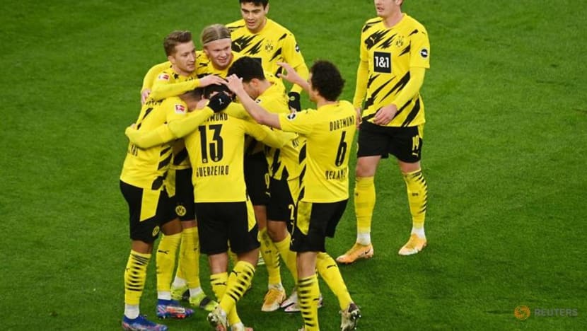 Football: Dortmund beat Augsburg 3-1 for first win in four games Football: Dortmund beat Augsburg 3-1 for first win in four games