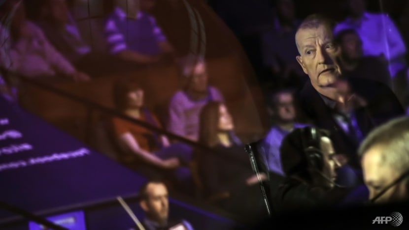 Davis says match-fixing probe 'embarrassing' for snooker Davis says match-fixing probe 'embarrassing' for snooker