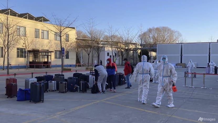 Amid China’s COVID-19 crisis, Beijing draws doctors and staff from provinces to ease overwhelmed hospitals Amid China’s COVID-19 crisis, Beijing draws doctors and staff from provinces to ease overwhelmed hospitals