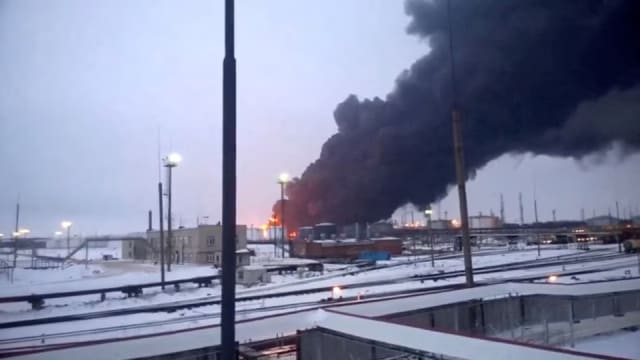 乌克兰连续两天派无人机 袭击俄罗斯炼油设施