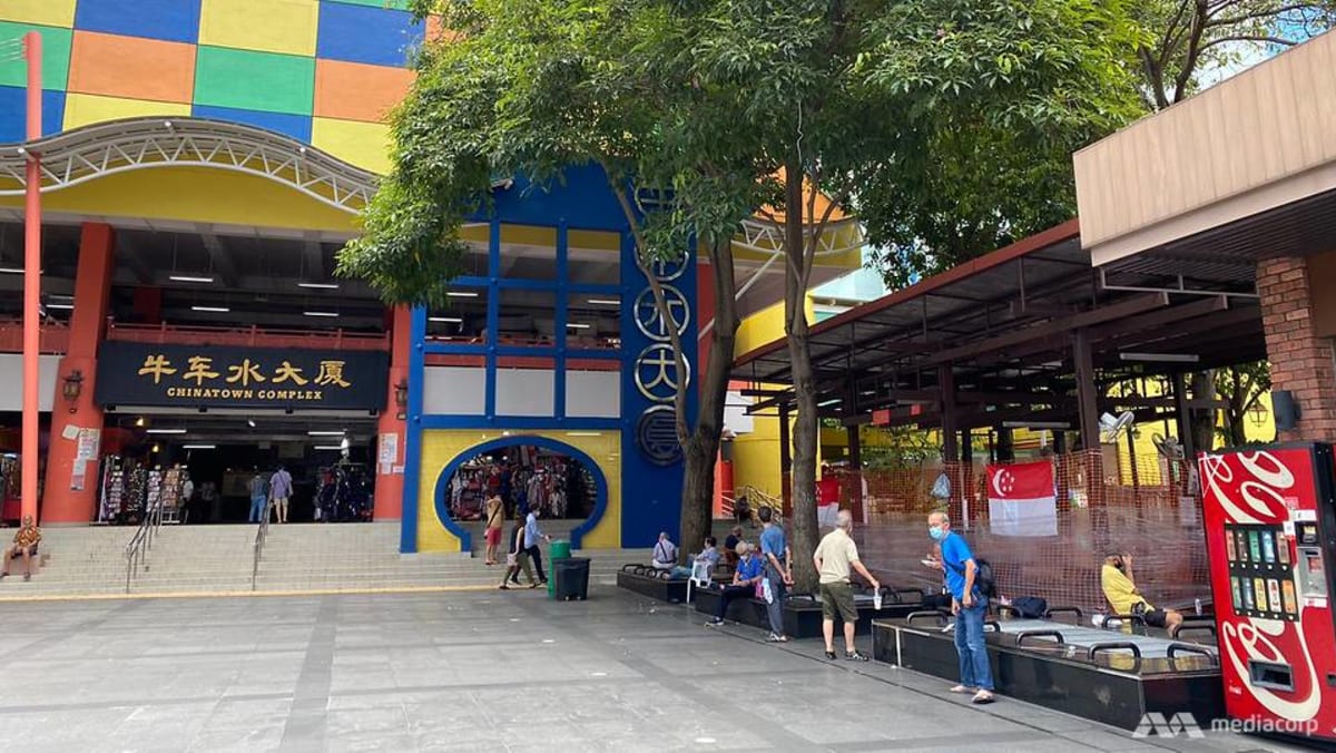 Pemilik kios Chinatown Complex dan putranya yang bekerja di Bandara Changi Swensen dinyatakan positif COVID-19