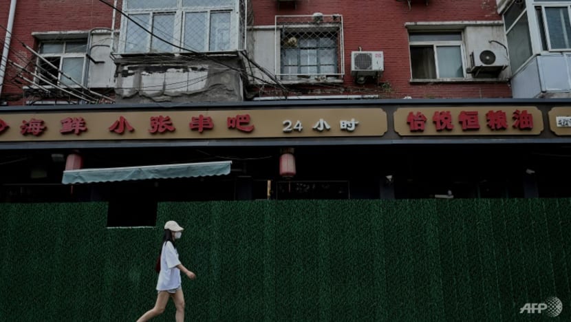 Layoffs and exits: Firms in China teeter under zero-COVID pressure Layoffs and exits: Firms in China teeter under zero-COVID pressure