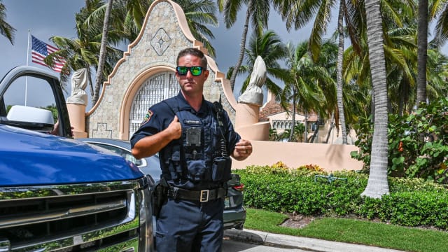 美国司法部批准搜查特朗普位于佛罗里达州的海湖庄园