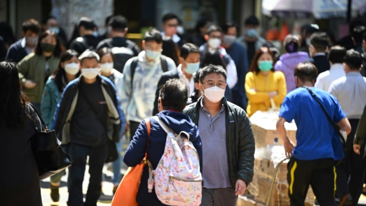 Hong Kong membatalkan salah satu mandat masker COVID-19 terakhir di dunia