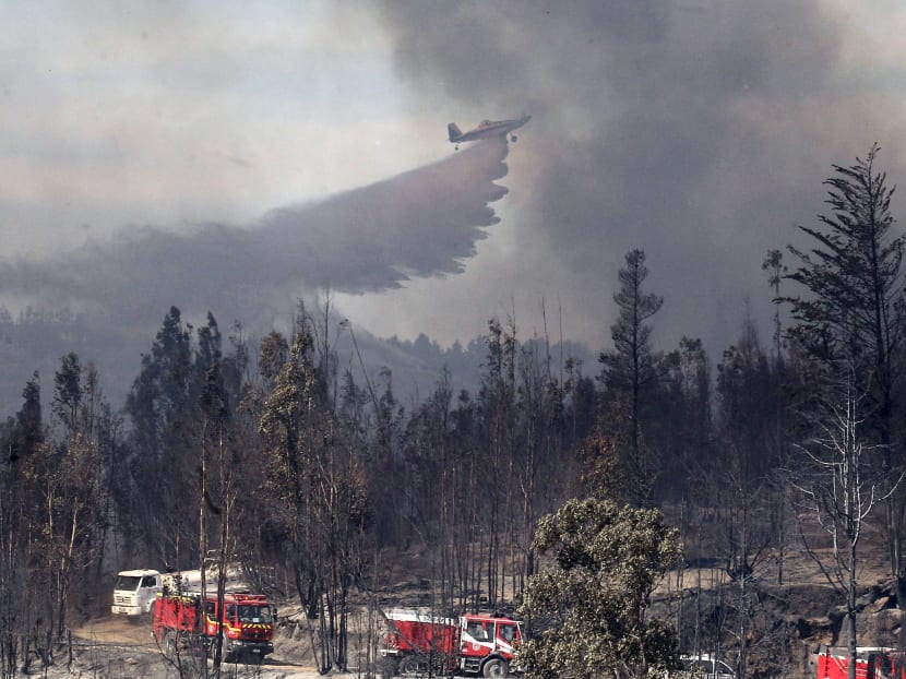 Gallery: Raging fires kill at least 11, destory 1,000 homes in Chile