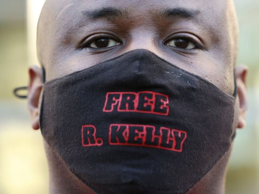 R Kelly's fate in jury's hands in sex trafficking trial R Kelly's fate in jury's hands in sex trafficking trial