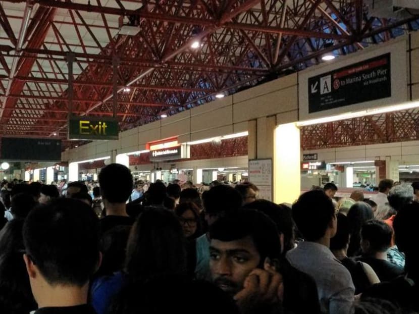 MRT breakdown: North-South, East-West lines down for hours MRT breakdown: North-South, East-West lines down for hours