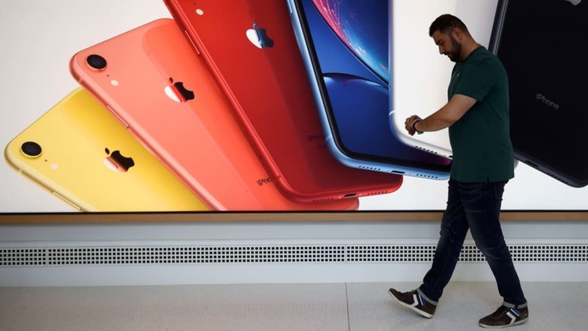 Apple’s iPhone design head to work with Jony Ive at LoveFrom – Bloomberg News