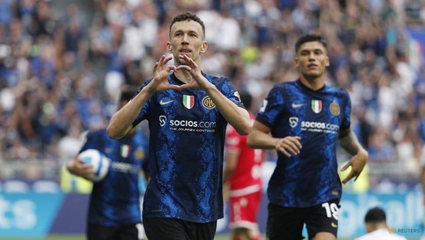 Inter win on final day but relinquish Serie A title to Milan Inter win on final day but relinquish Serie A title to Milan