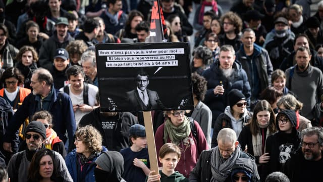 法国再爆示威 抗议政府绕过议会通过养老金改革