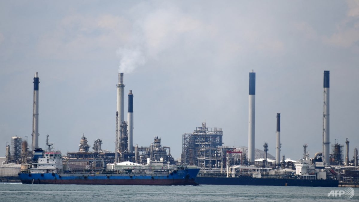 Penjara bagi mantan karyawan Shell yang mendalangi pencurian bahan bakar senilai S8 juta di Pulau Bukom