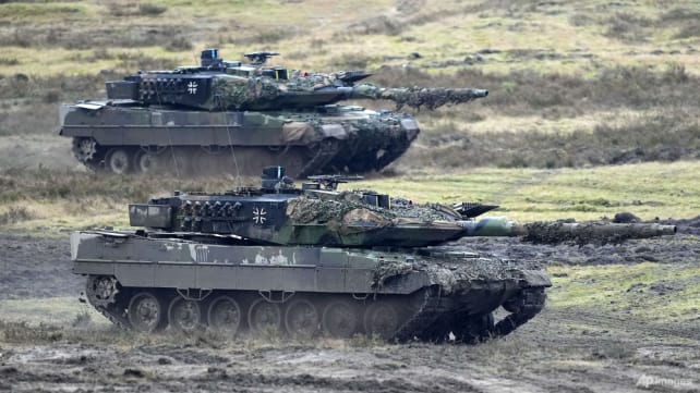 After tanks, Ukraine allies under pressure to send warplanes