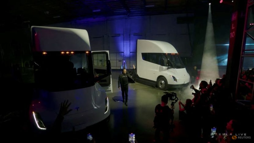 Tesla delivers first Semi truck without update on output, pricing Tesla delivers first Semi truck without update on output, pricing