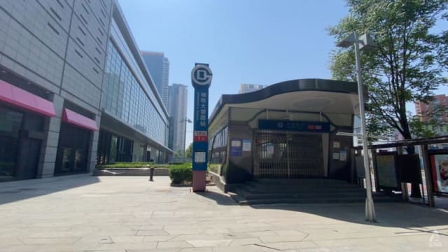 北京关闭逾60个地铁站 暂停158条巴士服务