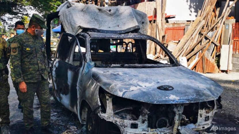 Militants open fire and burn police car in Philippine town
