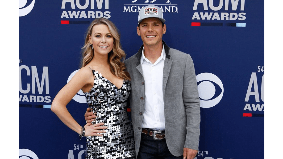 Granger Smith's wife is constantly reminded of their late son 8days
