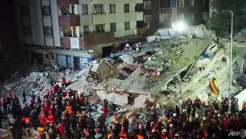 Bangunan runtuh di Istanbul, 2 maut