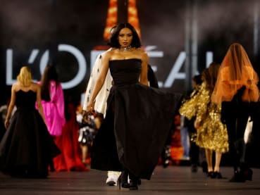 L’Oreal Paris hosts exuberant catwalk presentation at fashion week