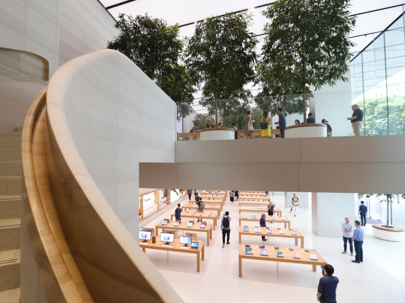 The main feature of the new two-storey Apple Orchard Road are the two "Genius Groves", where customers can speak to its tech experts. Photo: Najeer Yusof/TODAY