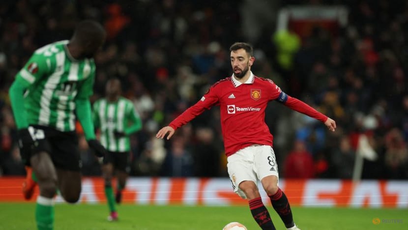 Man United's Ten Hag says Fernandes must learn to control emotions