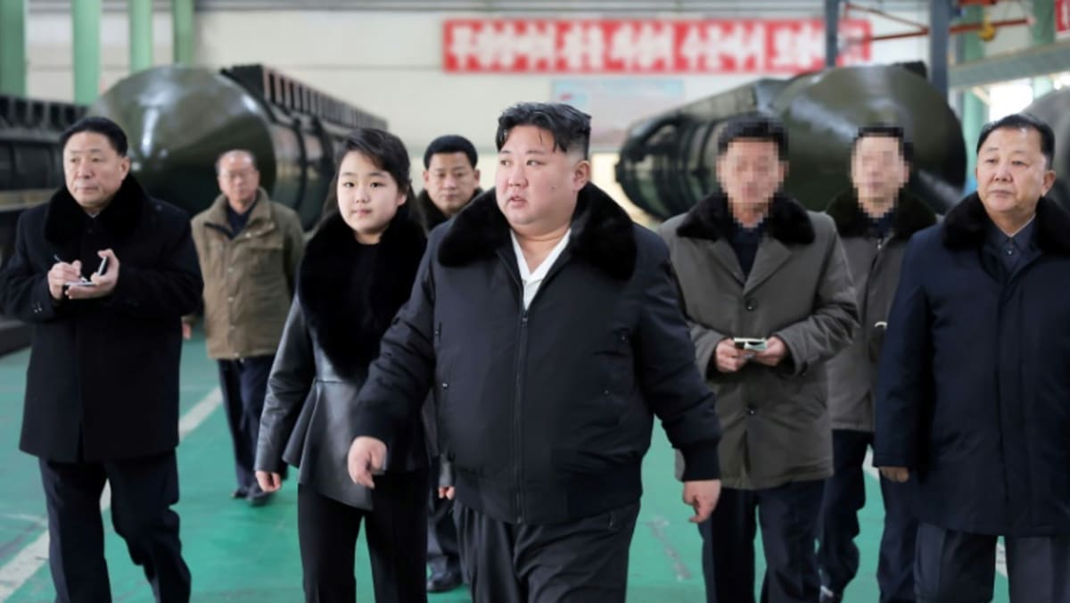 북한 김씨, '군사대결'에 대비해 미사일 발사장치 생산 확대를 호소