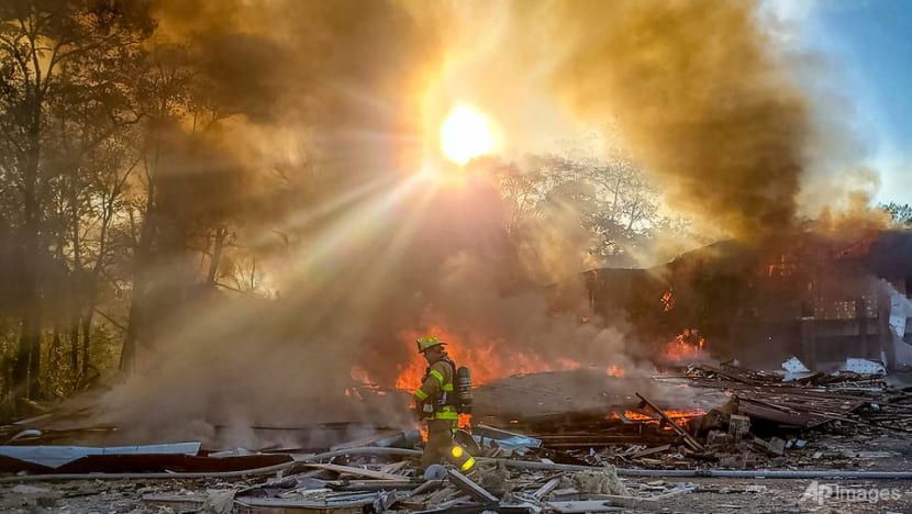 At least 5 injured in blast, fire at Virginia shopping mall At least 5 injured in blast, fire at Virginia shopping mall