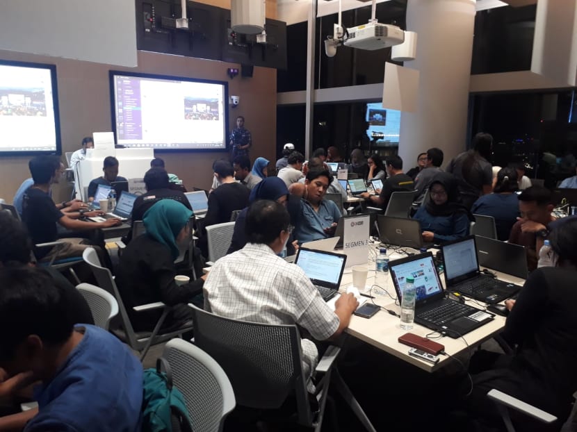 Over 40 journalists gathered to do live fact-checking of the final presidential debate on Friday (April 12). It is part of the Indonesian media fact-checking initiative called Cekfakta.