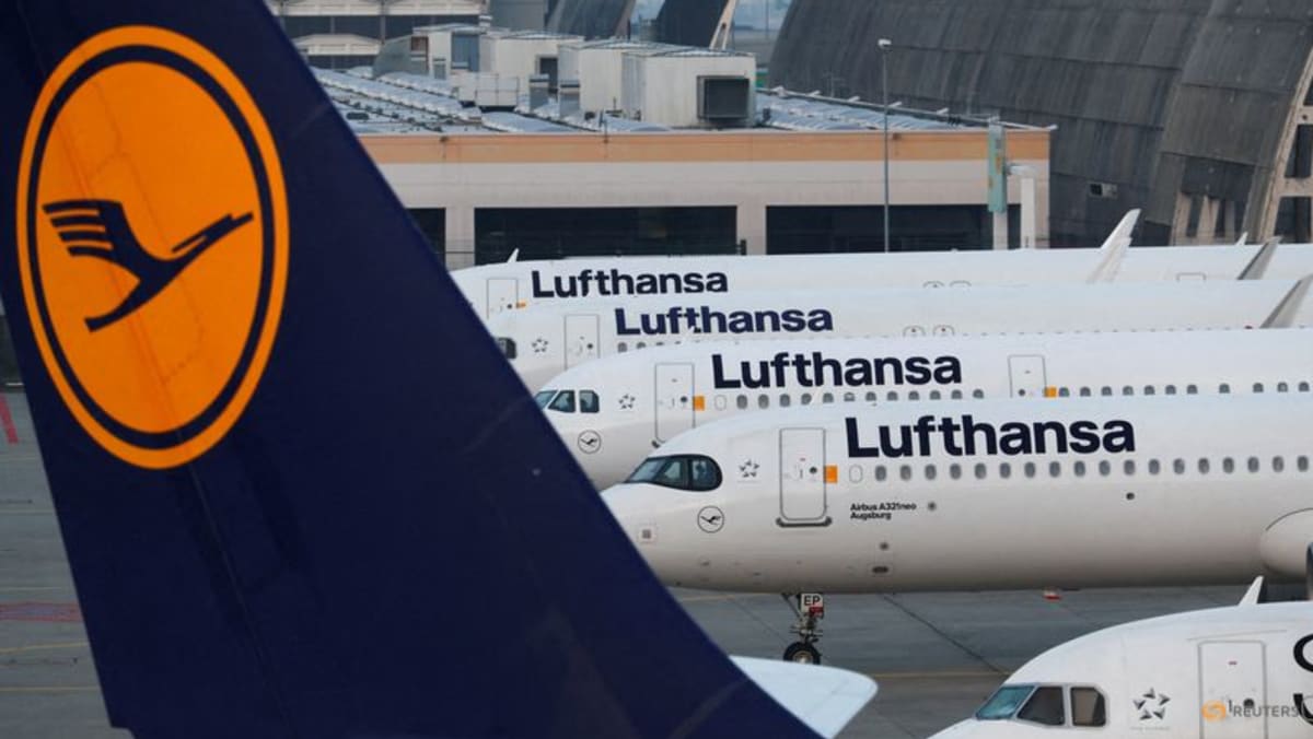Lufthansa stops using Iran airspace and keeps halt on Tehran flights
