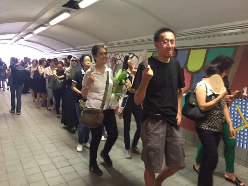 Growing lines to pay respects to Mr Lee Kuan Yew prompt acts of kindness Growing lines to pay respects to Mr Lee Kuan Yew prompt acts of kindness