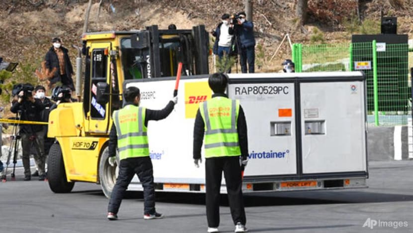 South Korea injects first shots in public vaccination campaign against COVID-19 South Korea injects first shots in public vaccination campaign against COVID-19