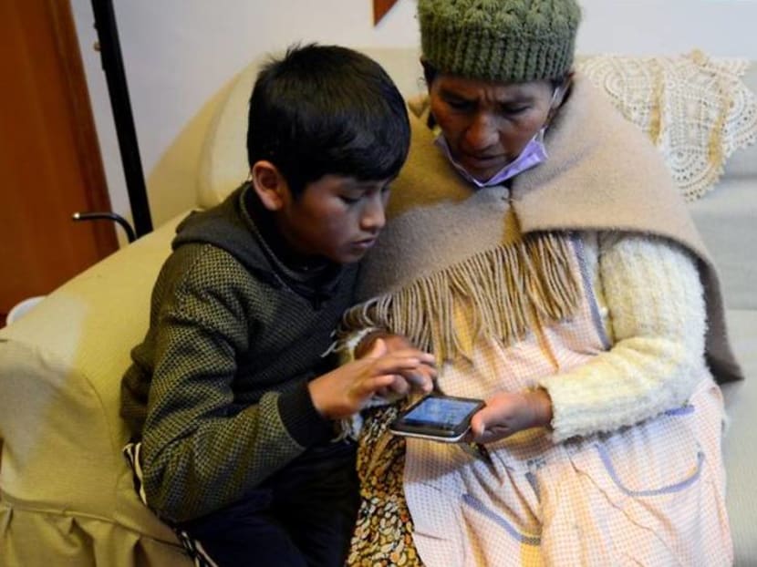 Bolivian parents go back to class to help their kids study online Bolivian parents go back to class to help their kids study online