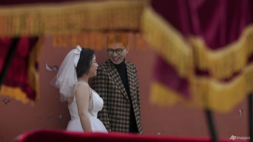 Marriages in China slump to historic low