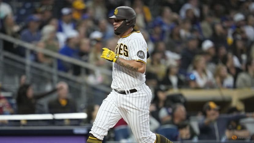 Pittsburgh Pirates score 5 in 7th to rout the San Diego Padres 7-1