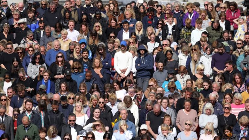 Farewell to the queen: Emotional crowds line streets of London and Windsor Farewell to the queen: Emotional crowds line streets of London and Windsor