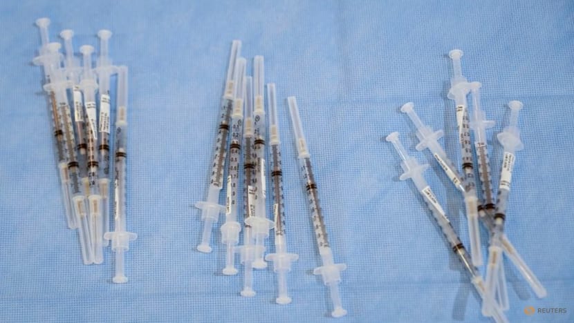 US judge blocks New York COVID-19 vaccine mandate for healthcare workers US judge blocks New York COVID-19 vaccine mandate for healthcare workers